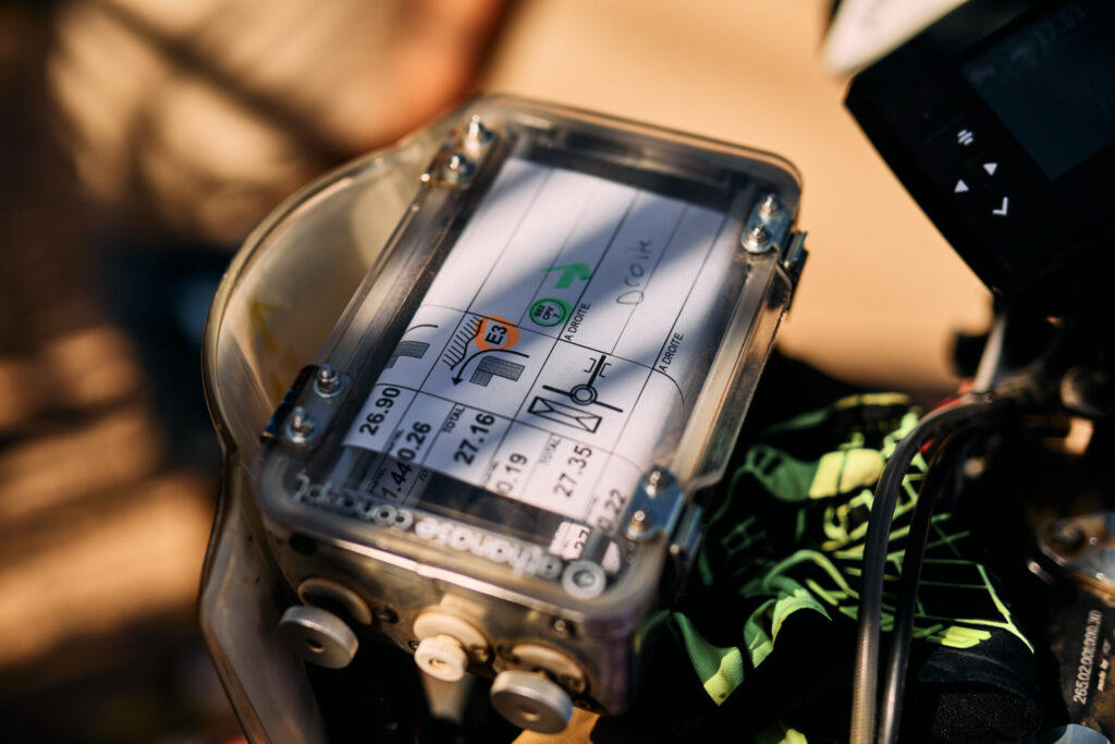 formation roadbook des participantes du rallye roses des sables